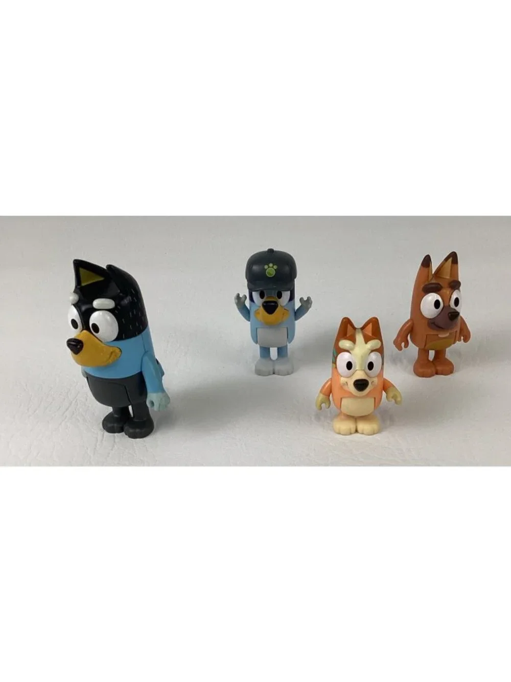 Moose Bluey Heeler Family Car Station Wagon Sandy Beach w Figures Bundle 2018